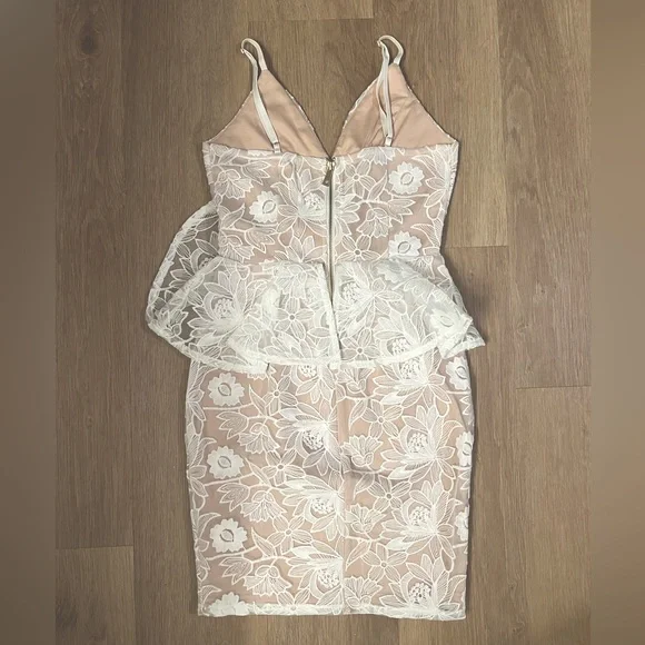 Elegant White Lace Peplum Dress - Picture 2 of 9
